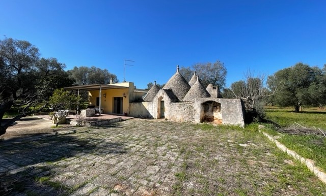 Casa con trullo e terreno in vendita, Francavilla Fontana
