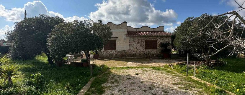 Villa in vendita a Mesagne, con giardino privato, buono stato